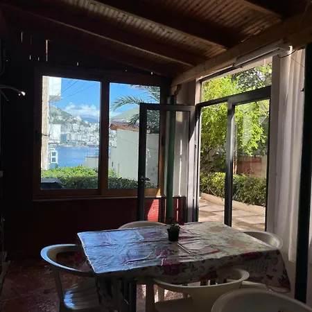 B 5 * Sarandë